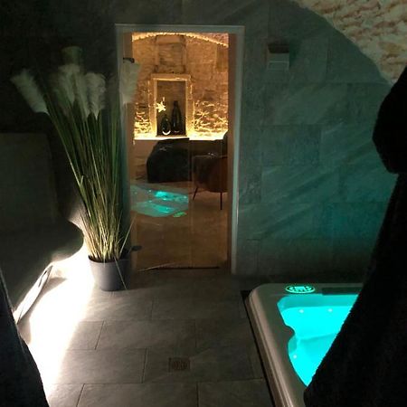 Jaccuzi & Spa Des Caves Stanislas น็องซี ภายนอก รูปภาพ