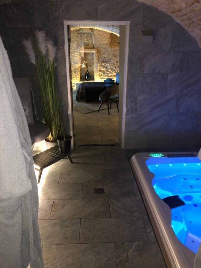 Jaccuzi & Spa Des Caves Stanislas น็องซี ภายนอก รูปภาพ