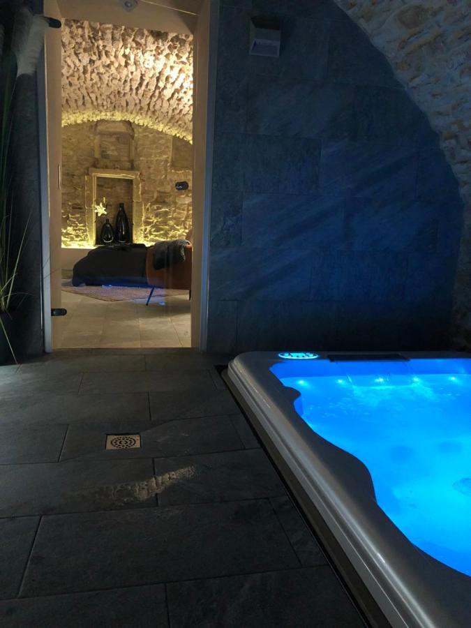 Jaccuzi & Spa Des Caves Stanislas น็องซี ภายนอก รูปภาพ